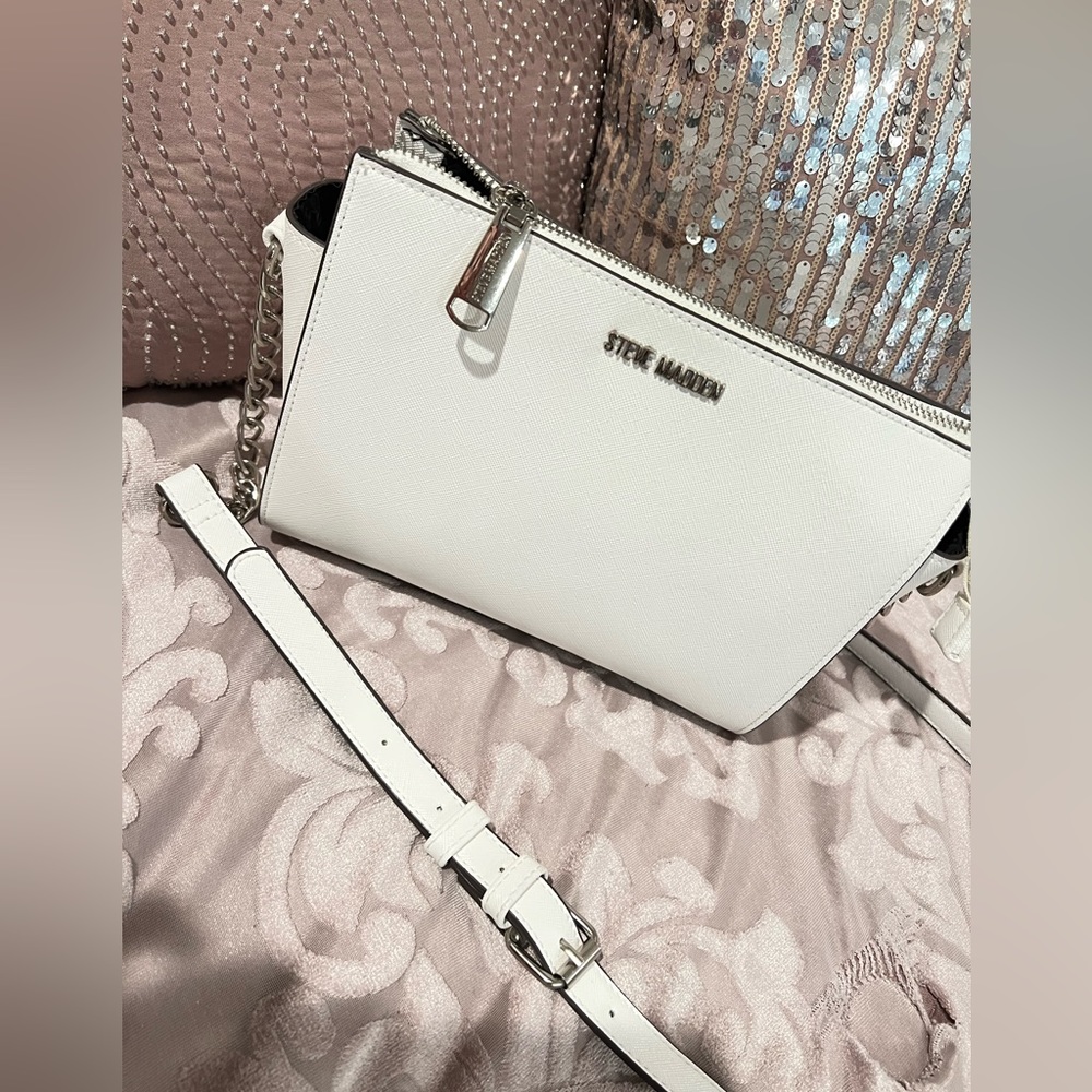 White Steve Madden cross body purse silver zipper